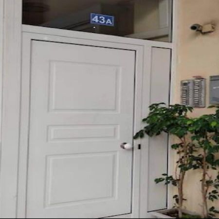 House In The Center Of Piraeus Next To The Port And The Metro!! Hotel Buitenkant foto