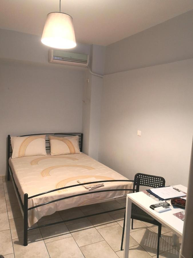 House In The Center Of Piraeus Next To The Port And The Metro!! Hotel Buitenkant foto