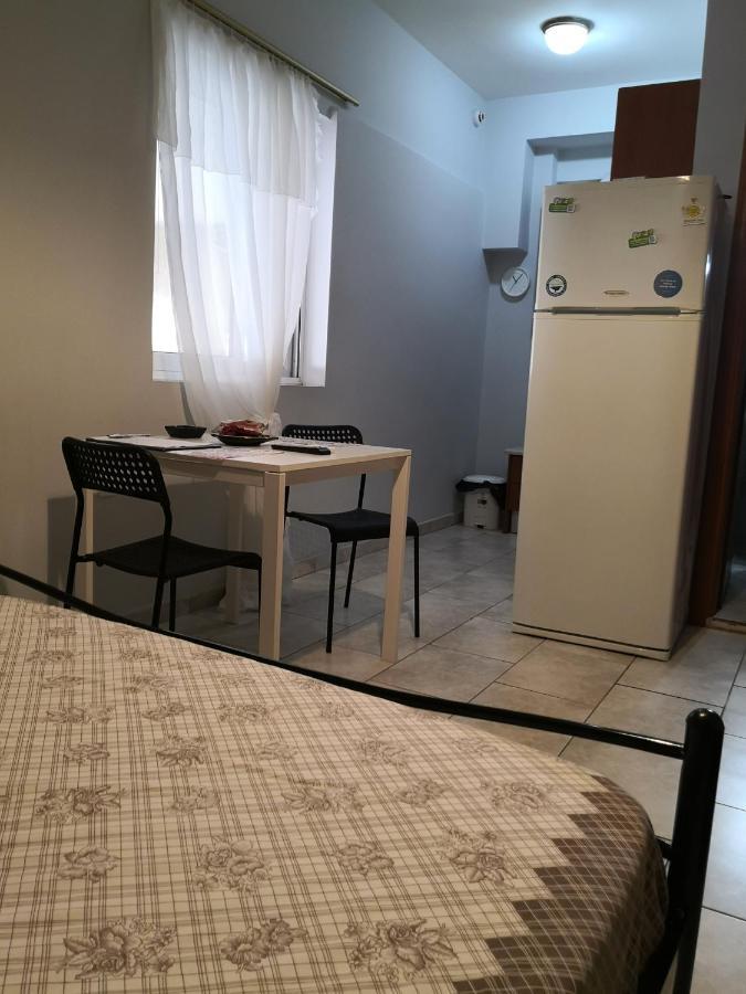 House In The Center Of Piraeus Next To The Port And The Metro!! Hotel Buitenkant foto